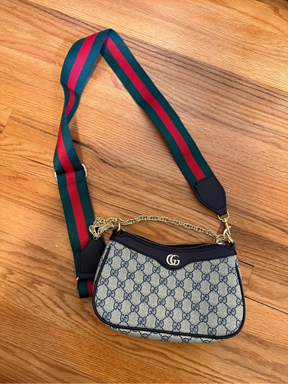 Gucci Beige GG Supreme Mini Shoulder Bag with Green-Red Strap (not authentic)